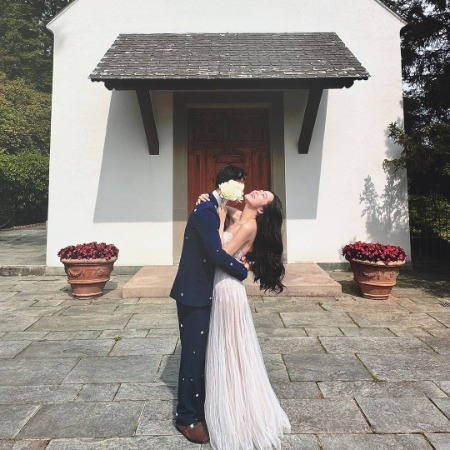 The marriage ceremony picture of Stephanie Soo and Rui Qian. 